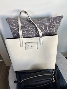 Marc By Marc Jacobs White Leather Shoulder To